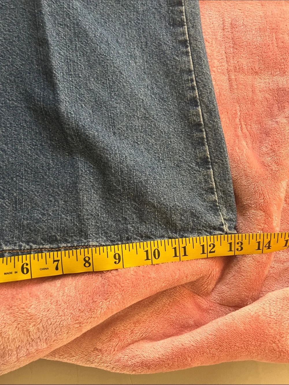 Levi’s Classic Blue Denim Men's Shorts - Loose Straight‎ Fit w42